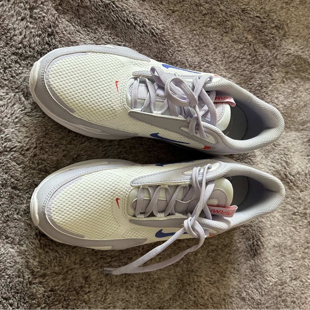 Women’s Nike sneakers